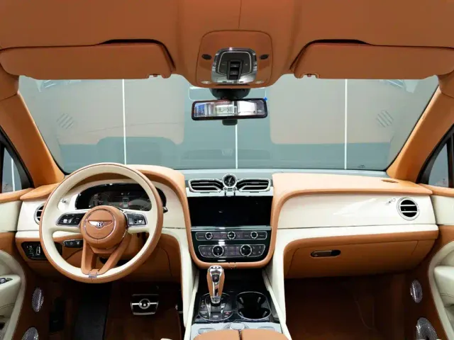 Bentley Bentayga — Фото автомобиля 19