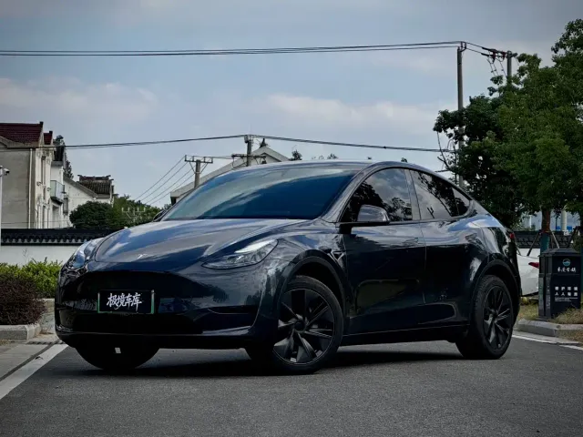Фотография автомобиля — Tesla Model Y