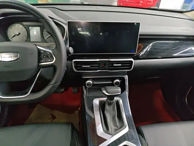Geely Binyue — Фото автомобиля 12
