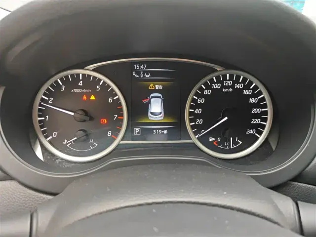 Nissan Tiida — Фото автомобиля 3