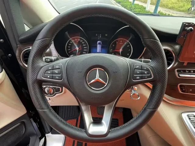 Mercedes-Benz V-Class — Фото автомобиля 10