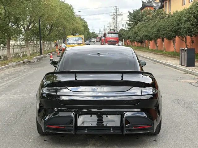 Xiaomi SU7 Ultra — Фото автомобиля 6