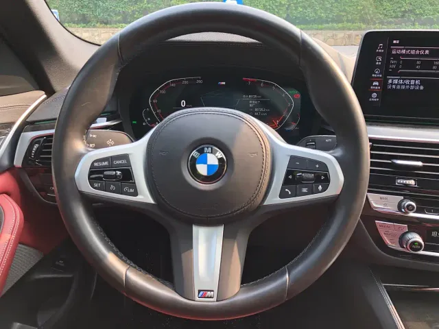 BMW 5 Series — Фото автомобиля 9