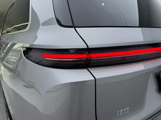 Li Auto L9 — Фото автомобиля 20