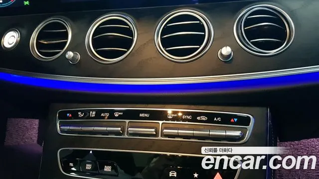 Mercedes-Benz E-Class — Фото автомобиля 13