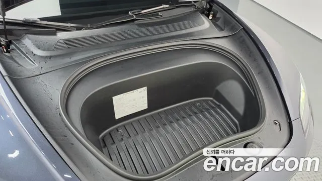 Tesla Model 3 — Фото автомобиля 5