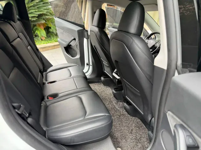 Tesla Model Y — Фото автомобиля 7