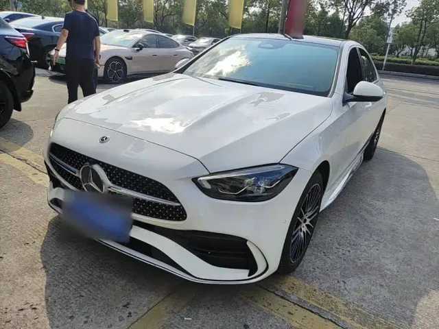 Фотография автомобиля — Mercedes-Benz C-Class