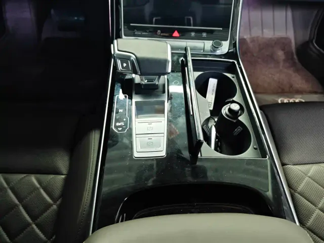 Audi A8 — Фото автомобиля 8