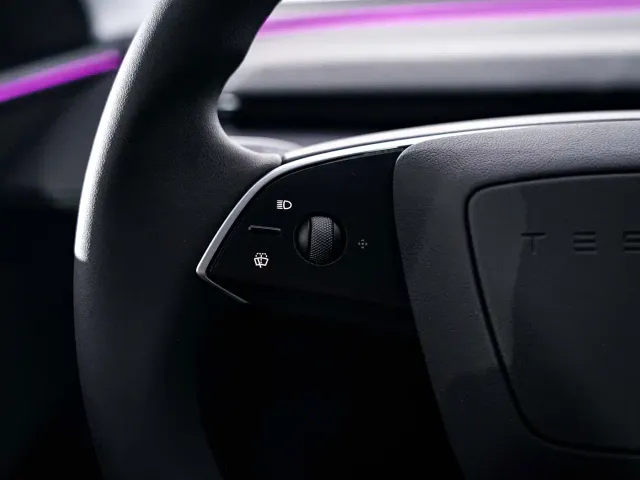 Tesla Model Y — Фото автомобиля 23