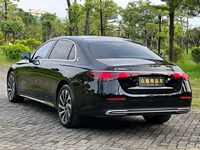 Mercedes-Benz E-Class — Фото автомобиля 12