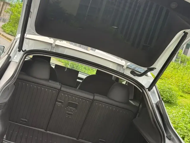 Tesla Model Y — Фото автомобиля 14