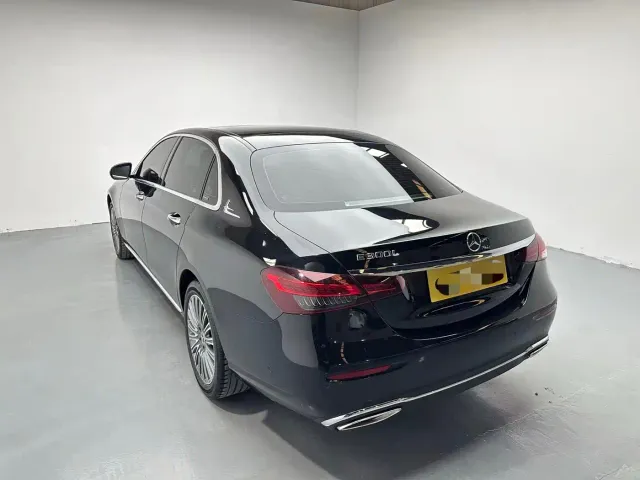 Mercedes-Benz E-Class — Фото автомобиля 8