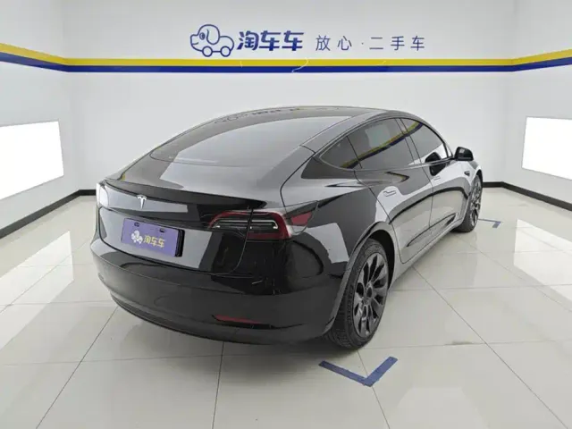 Tesla Model 3 — Фото автомобиля 3