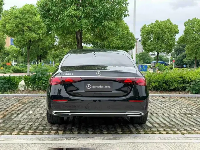 Mercedes-Benz E-Class — Фото автомобиля 8