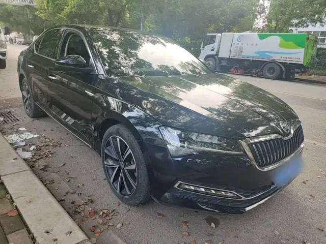 Skoda Superb — Фото автомобиля 3