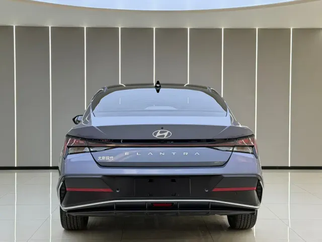 Hyundai Elantra — Фото автомобиля 20