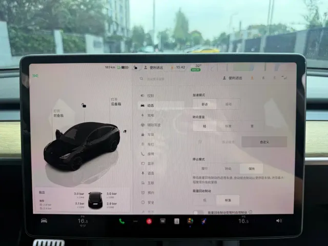 Tesla Model Y — Фото автомобиля 12
