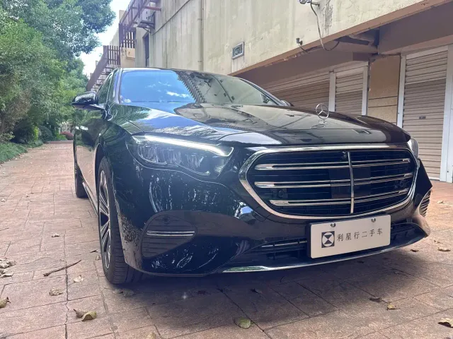 Mercedes-Benz E-Class — Фото автомобиля 3