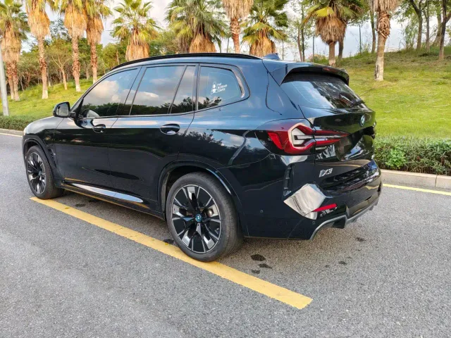BMW iX3 — Фото автомобиля 6