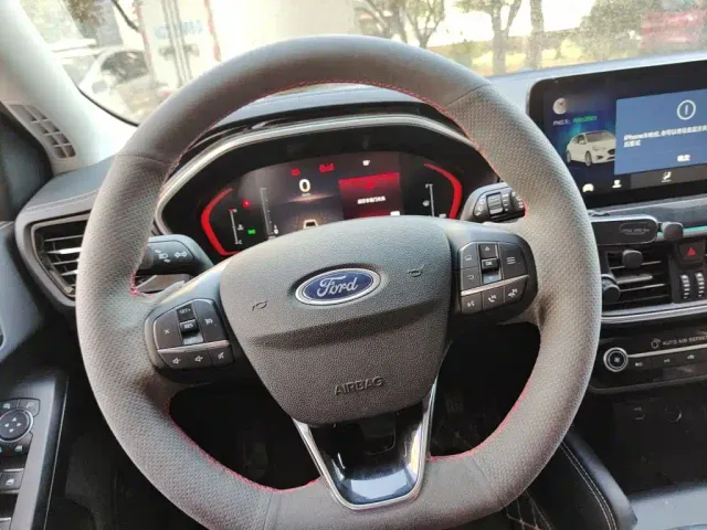 Ford Focus — Фото автомобиля 11