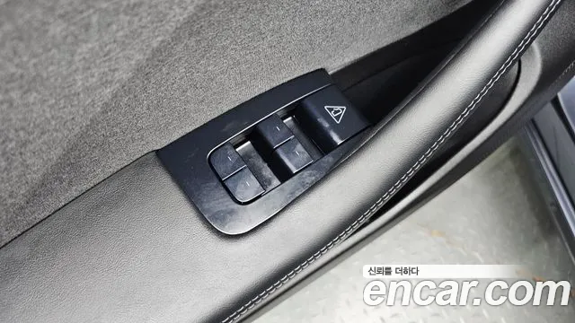 Tesla Model 3 — Фото автомобиля 27