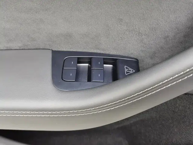 Tesla Model Y — Фото автомобиля 9