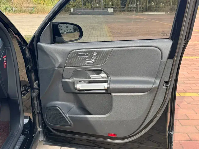 Mercedes-Benz GLB-Class — Фото автомобиля 5