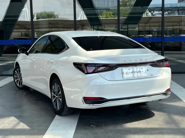 Lexus ES — Фото автомобиля 6