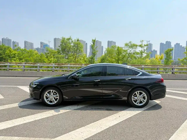 Buick Regal — Фото автомобиля 10