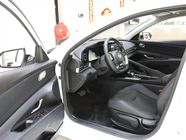 Hyundai Elantra — Фото автомобиля 10
