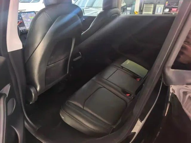 Tesla Model Y — Фото автомобиля 6