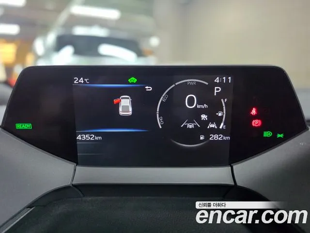 Toyota Prius Generation 5 — Фото автомобиля 15