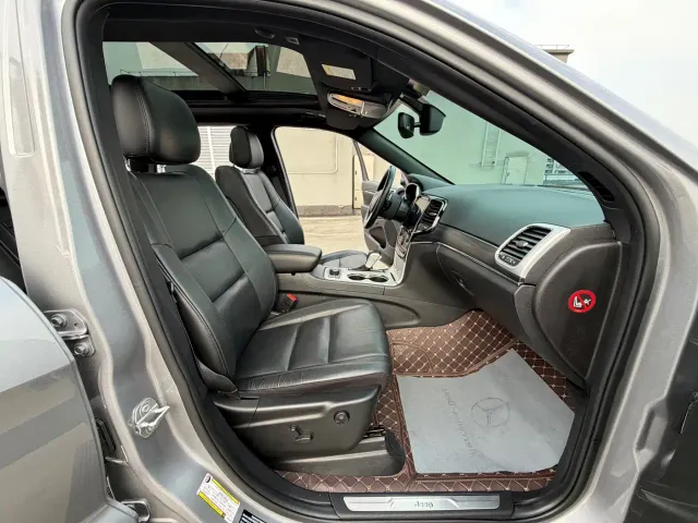 Jeep Grand Cherokee — Фото автомобиля 9