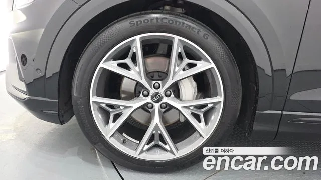 Audi Q8 50 TDI quattro Premium — Фото автомобиля 5