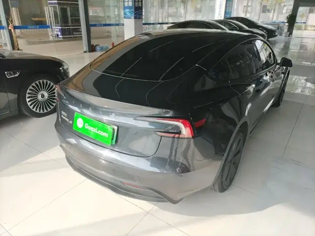Tesla Model 3 — Фото автомобиля 6