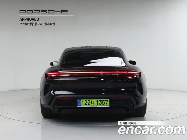 Porsche Taycan — Фото автомобиля 4