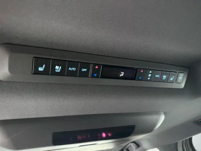 Toyota Sienna — Фото автомобиля 11