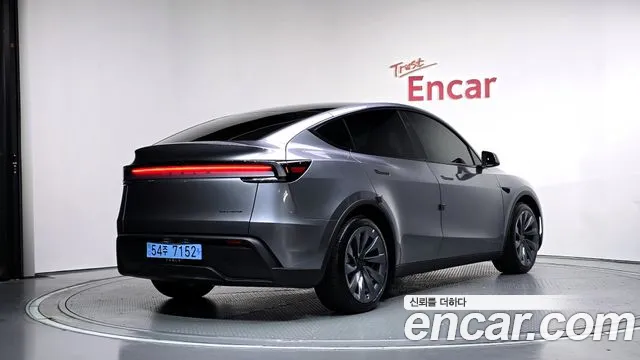 Tesla Model Y — Фото автомобиля 2