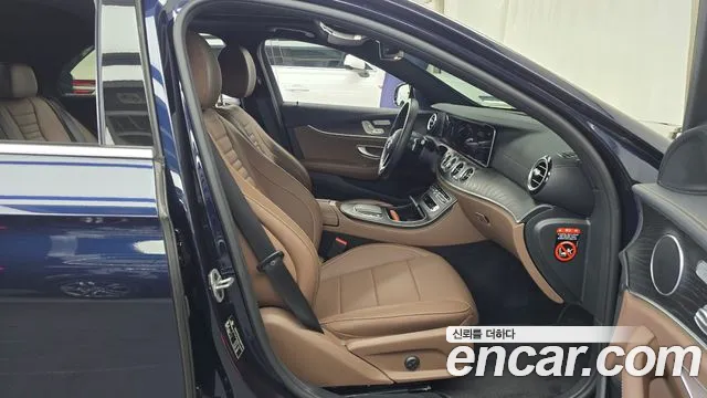 Mercedes-Benz E-Class — Фото автомобиля 19