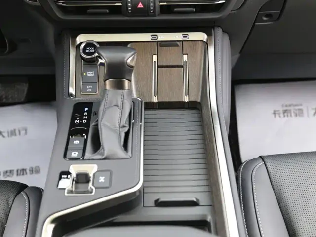 Lexus GX — Фото автомобиля 14