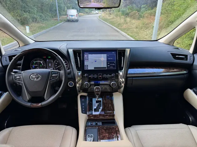 Toyota Alphard — Фото автомобиля 6