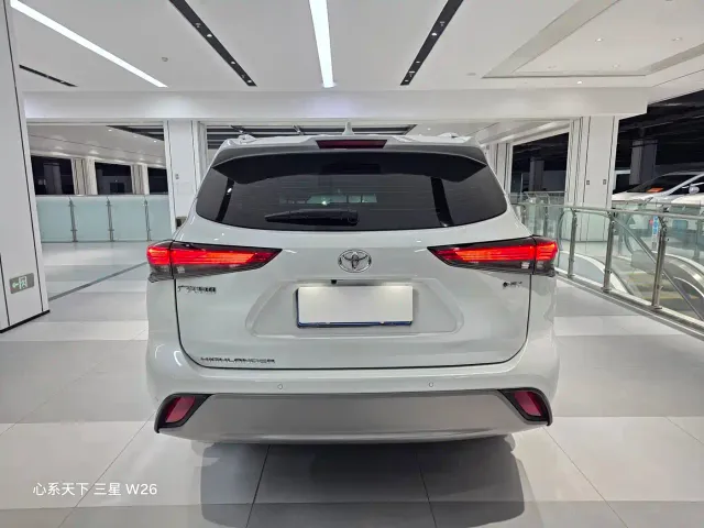 Toyota Highlander — Фото автомобиля 20