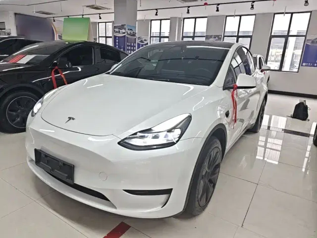 Фотография автомобиля — Tesla Model Y