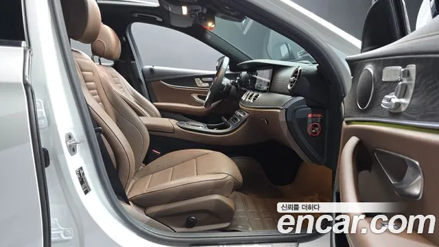 Mercedes-Benz E-Class — Фото автомобиля 26