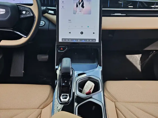 Geely Boyue L — Фото автомобиля 13