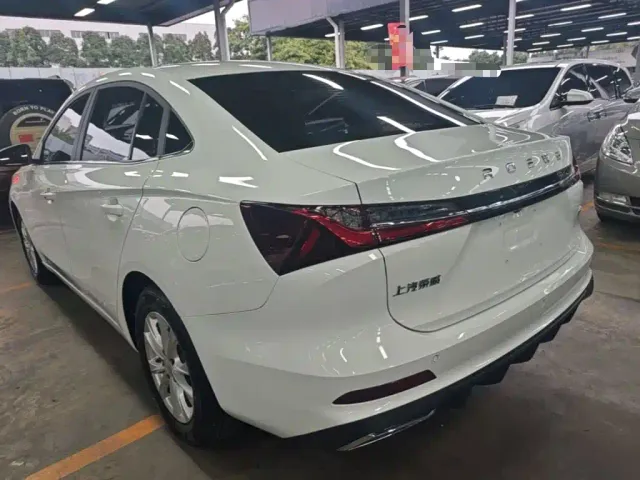 Roewe i5 — Фото автомобиля 4
