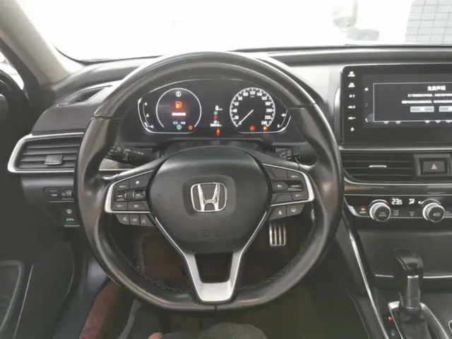 Honda Accord — Фото автомобиля 10