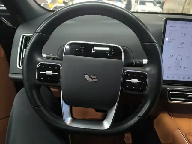 Li Auto L7 — Фото автомобиля 10
