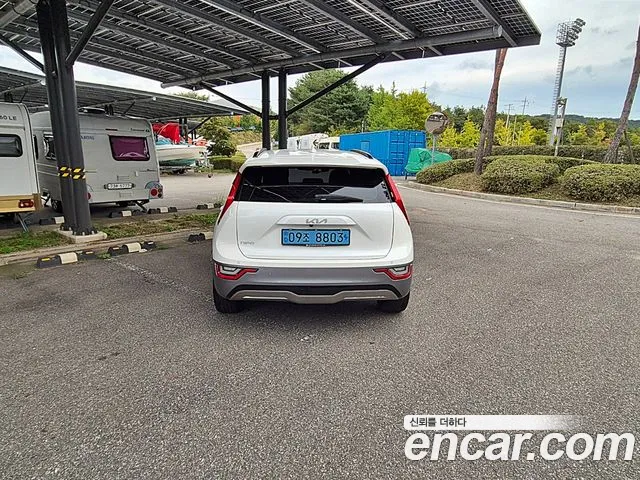 Kia Niro — Фото автомобиля 4
